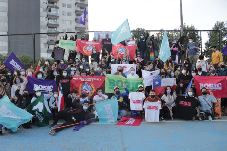 Alta asistencia de público marca inicio de campaña de Boric en Viña
