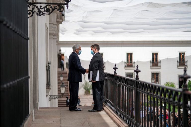 Boric desiste de viaje con Piñera: Descartó apoyar “organizaciones de papel”