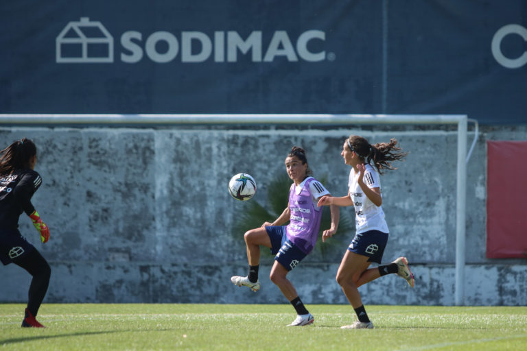 Fútbol: Amistosos para Chile femenino