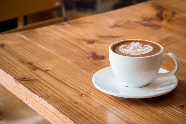Huella hídrica: una taza de café requiere 140 litros de agua para su producción y expertos plantean necesidad de replantear la matriz en la agricultura y ganadería
