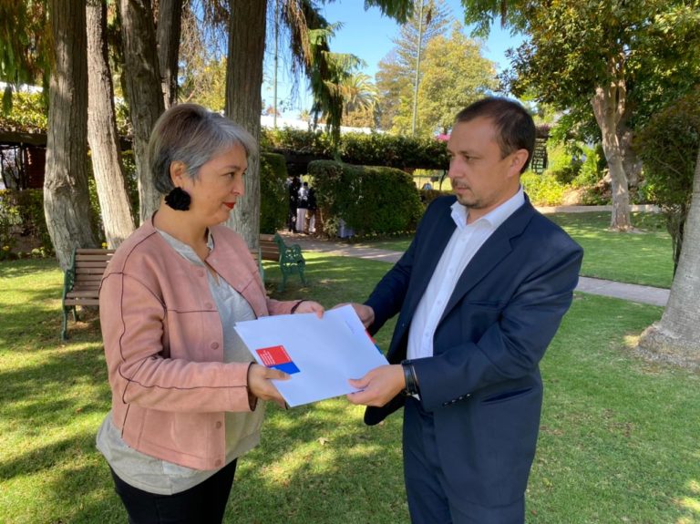 Ministra del Trabajo acoge propuesta para formar conductoras de micros en Valparaíso