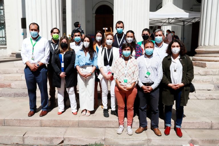 Alcaldesa de Lo Espejo junto a una decena de jefes comunales de Apruebo Dignidad se reunieron con constituyentes para conocer avances en propuestas sobre gobierno local y municipios