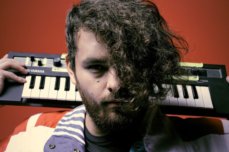 El universo pop de Matías Tigre se expande con su nuevo single “Bailemos”
