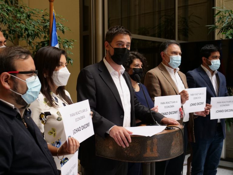 Avanza el perdonazo DICOM: Proyecto que elimina registros de deudores fue declarado admisible