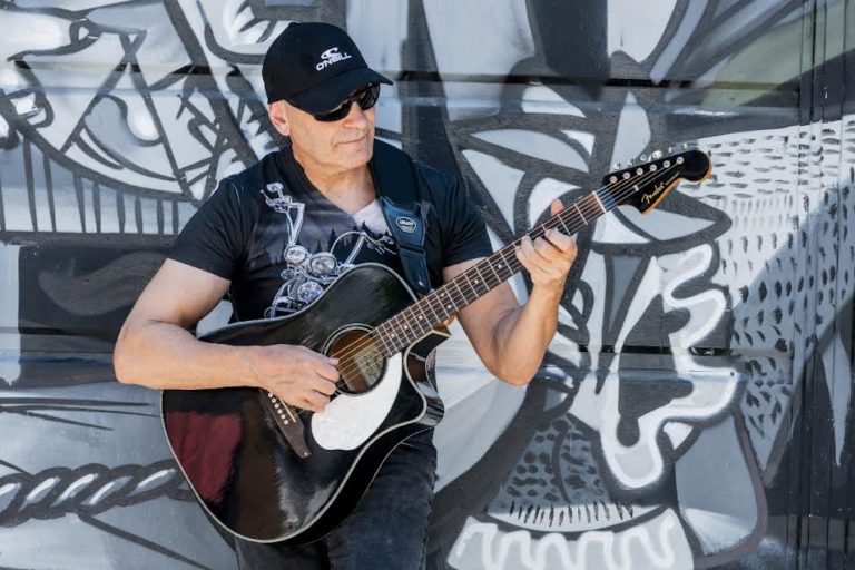 Francis Jadue lanza inéditos singles de su tercer álbum “Vida tiempo”
