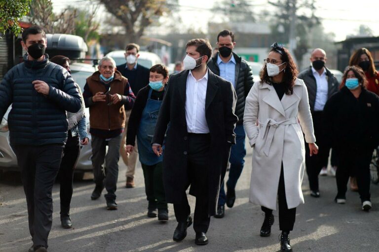 Lo que dejó la visita sorpresa del Presidente Gabriel Boric a Lo Espejo: “El Estado tiene una deuda con esta comuna”