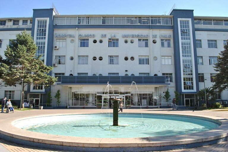 Autoridades de Minsal y U. de Chile acuerdan proyecto de ley que busca incluir al Hospital Clínico en la red pública de Salud