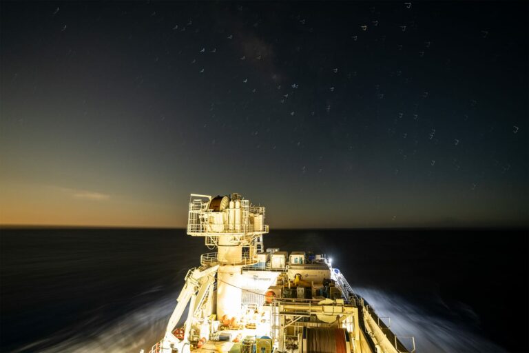 Minería Submarina: Oceanógrafa monitorea los minerales del reino más oscuro del océano, una solución a la crisis climática que puede traer costos ambientales