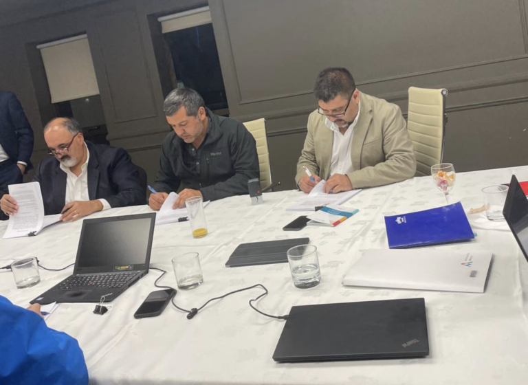 Supervisores de Minera Los Pelambres firman nuevo contrato colectivo