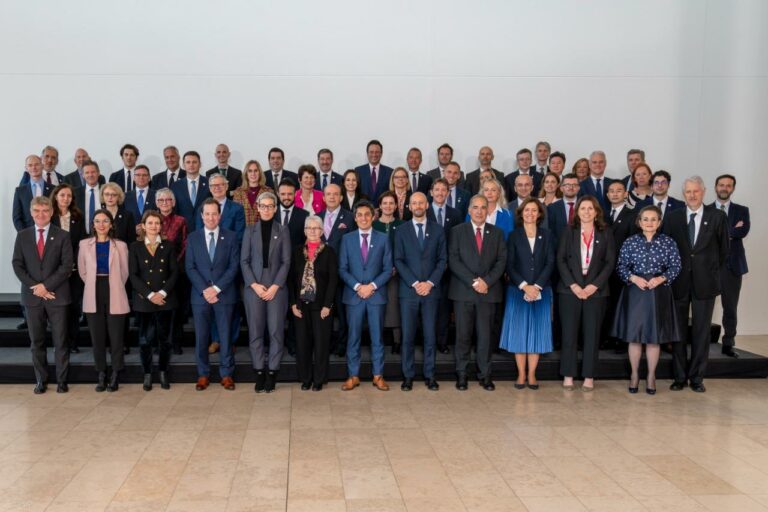 Ministra Vallejo en cumbre de ministros y ministras en la OCDE: “En un mundo globalizado, las soluciones para enfrentar la desinformación no son individuales, son colectivas”