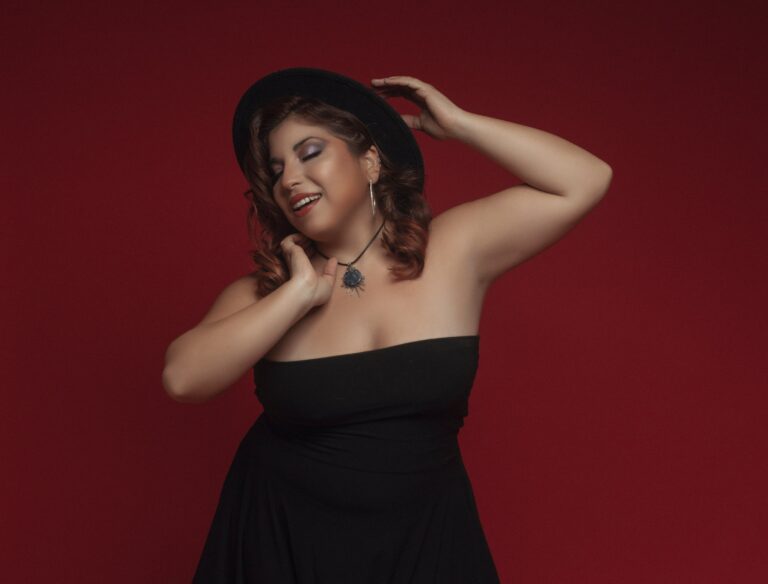 Daniela Vivar presenta su nuevo single y video “Canción para ella”