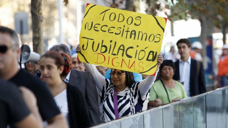 Carmona por baja de UDI y Republicanos en conversaciones de pensiones: “Están disponibles para tomar de rehén la necesidad más angustiosa de la gente”