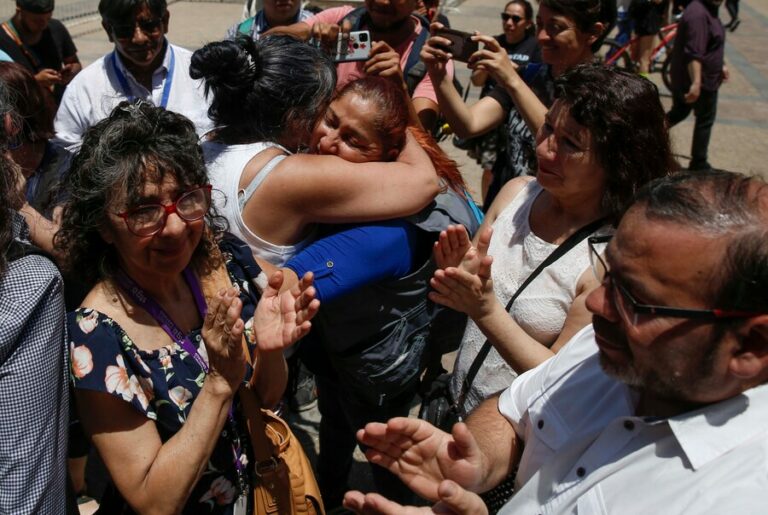 Frente a denuncias por irregularidades en los juicios, familiares de presos de la revuelta valoran los indultos particulares