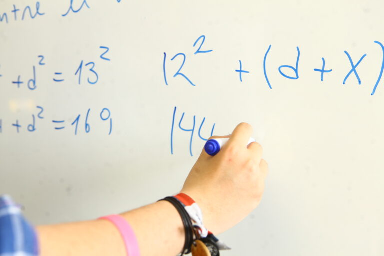 Pedagogía en Matemática UOH: Herramientas didácticas y estrategias de enseñanza para los/as profesores y profesoras del mañana