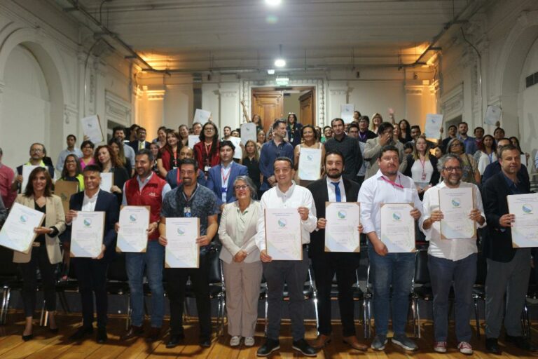Sistema de Certificación Ambiental Municipal reconoce a 27 municipios de la RM por su gestión sostenible
