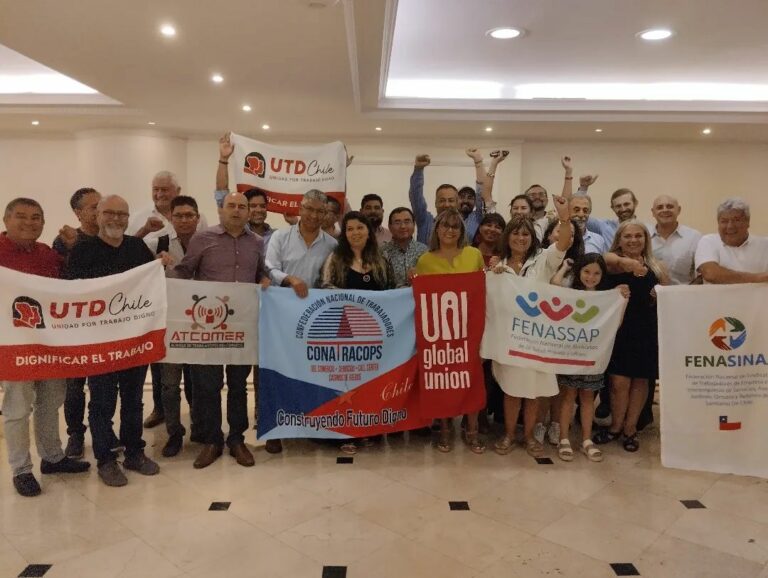 Unidad por Trabajo Digno UTD entrega propuesta de normas laborales a candidatos al Consejo Constitucional