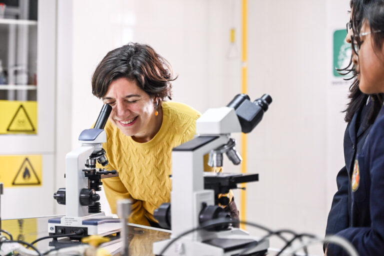 Ministra de Ciencias Aisén Etcheverry llegó a Alto Hospicio en su primera visita a la región: “Queremos reforzar que el desarrollo de nuestro país se hace desde las regiones”