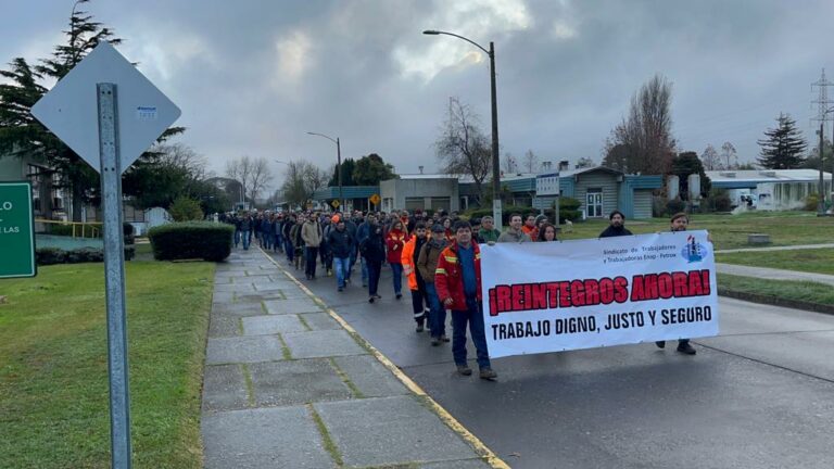Masiva movilización al interior de Refinería Bio Bío en respaldo a dirigentes en huelga de hambre hace 7 días