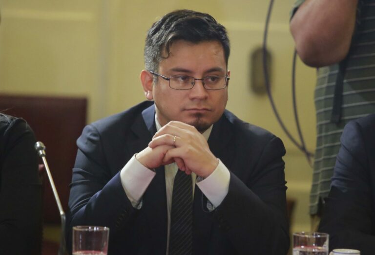 Reforma al sistema político: Alexis Cortés propone votar por proyectos y no individuos