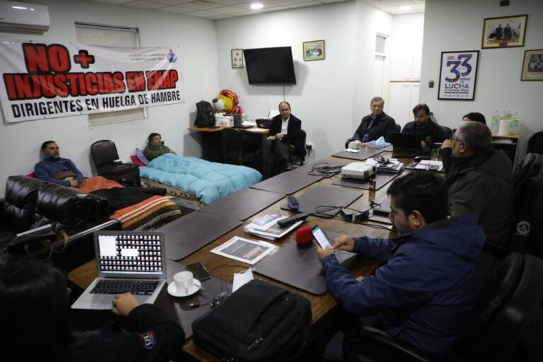 Trabajadores de Enap en huelga de hambre reclaman investigación por el despido de tres operarios
