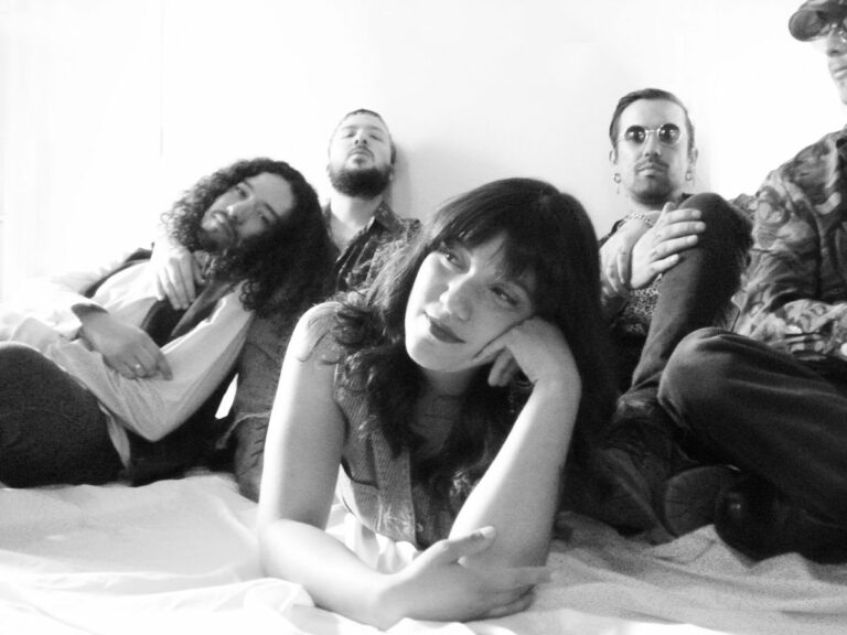 Daniela Gatica estrena el doble single “Pirómano de la Flor del Cactus”