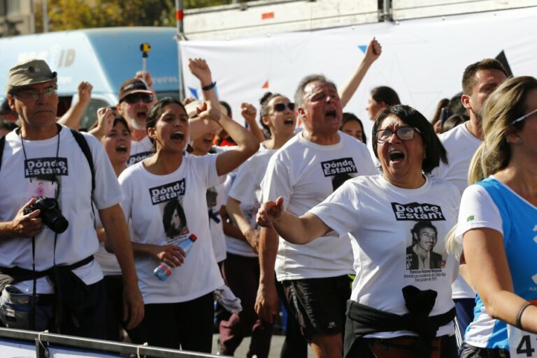 Agrupación de Familiares de Detenidos Desaparecidos correrá en la Maratón de Santiago e invitan a acompañarles