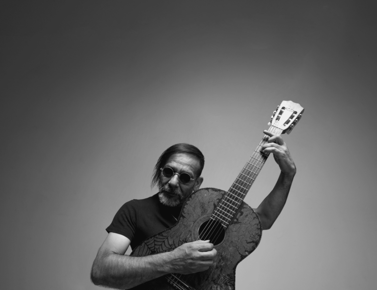 “Guitarra”, el nuevo disco de Tata Barahona