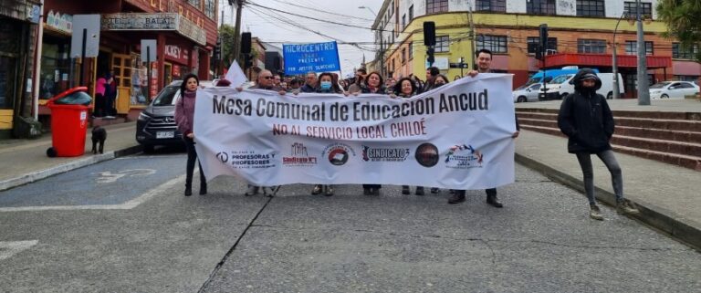 Dos meses sin recibir la totalidad de sueldos y 8 años de cotizaciones previsionales impagas: El drama de los profesores de Ancud
