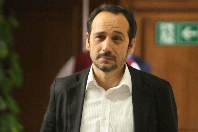 Senador Núñez critica “Ley de Usurpaciones”: Señala que podría criminalizar la protesta social y generar situaciones de violencia armada entre civiles