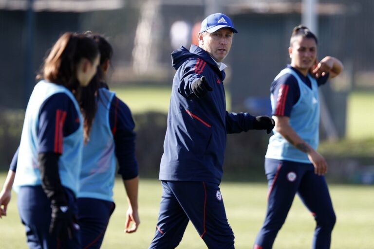 Fútbol: Preparación de Chile femenino