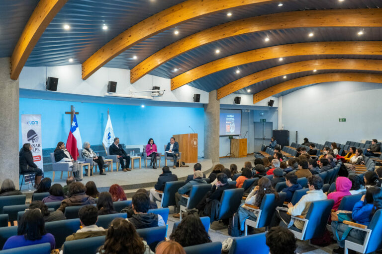 Universidad Católica del Maule continúa con charlas en el ciclo “Pensar de Golpe”