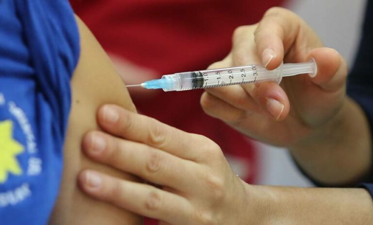 Seremi de Salud RM anuncia próximo peak de influenza y llama a vacunarse a diferentes los grupos etarios