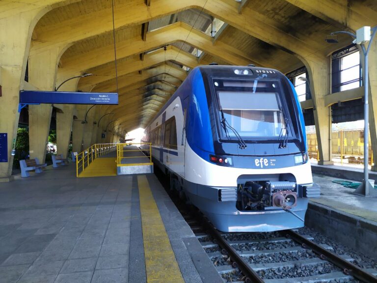 Trenes para Chile inaugura tramo que une Pitrufquén, Temuco y Victoria