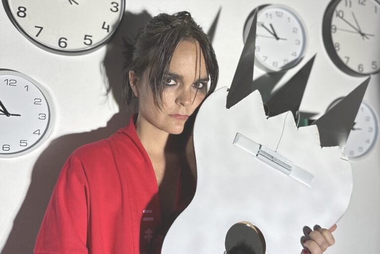 Camila Moreno celebra su disco “Almismotiempo” con conciertos en Santiago y Valparaíso
