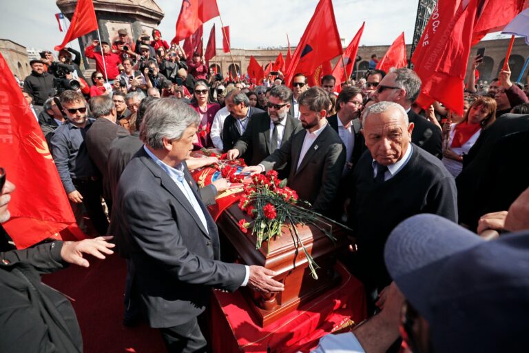 Masivo funeral de Estado para Guillermo Teillier presidente del Partido Comunista de Chile