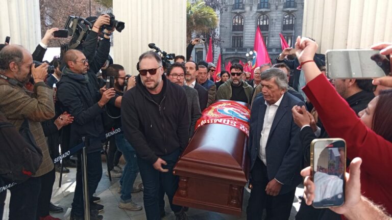 En dependencias del Congreso sede Santiago es velado Guillermo Teillier histórico presidente del PC