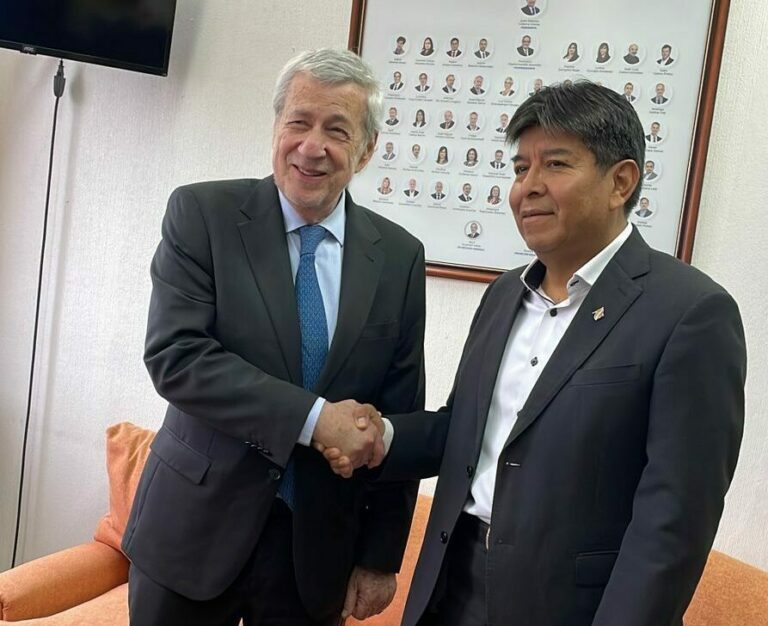 Senador Velásquez se reúne con Canciller y vuelve a la carga para repatriar el “hombre de cobre” desde EE.UU.