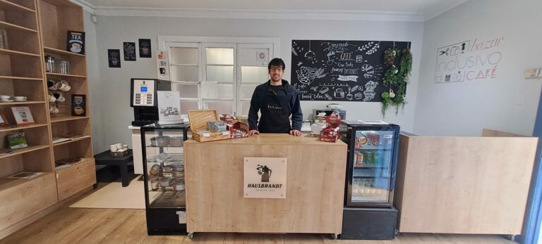 Se inaugura en Santiago proyecto de cafetería inclusiva