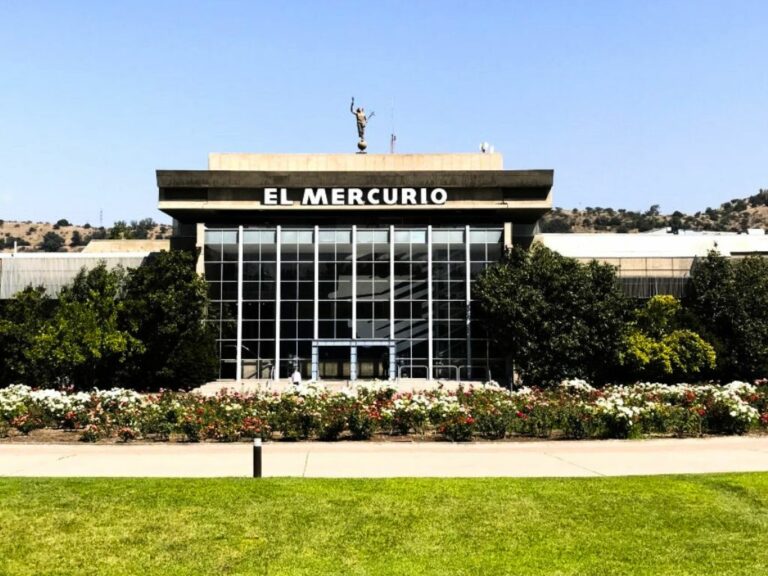 Trabajadores de El Mercurio votan huelga legal por incumplimientos de la empresa