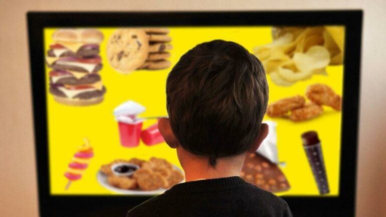 Especialista advierte sobre el impacto del marketing en la alimentación de niñas y niños