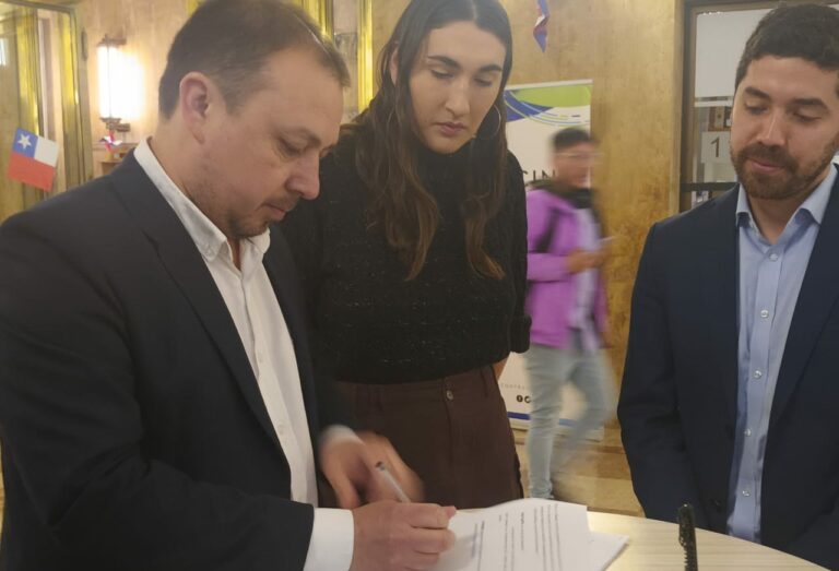 Diputados oficialistas confrontan a RN en Contraloría por gira informativa del gobierno sobre reforma de pensiones