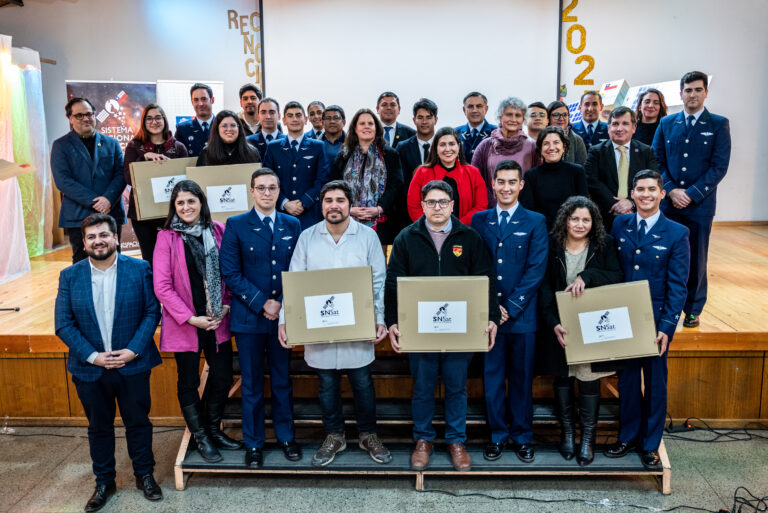 Estudiantes de liceos industriales de la RM aprenderán a fabricar y lanzar nanosatélites