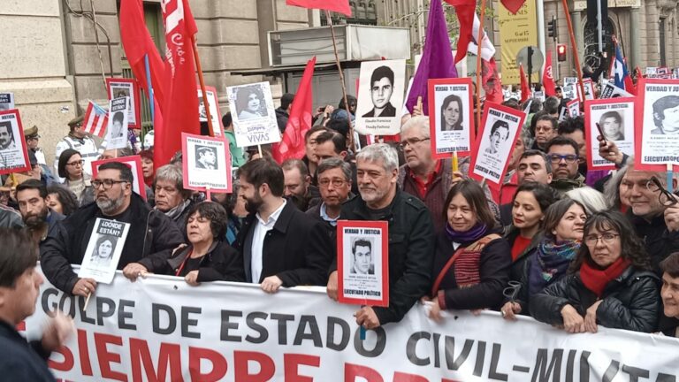 Marcha por los 50 años en Santiago: Multitudinaria y con presencia del presidente Gabriel Boric