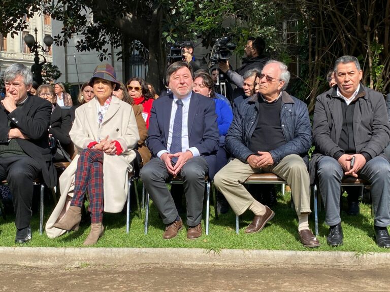 Cámara de Diputadas y Diputados rinde homenaje e inaugura placa conmemorativa a parlamentarios víctimas de la dictadura