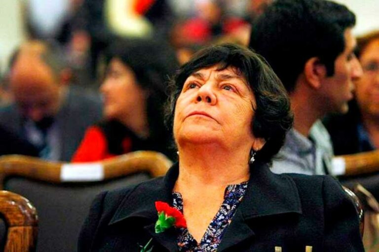 Alicia Lira es distinguida con la Medalla Derechos Humanos y Democracia de la Universidad de Chile