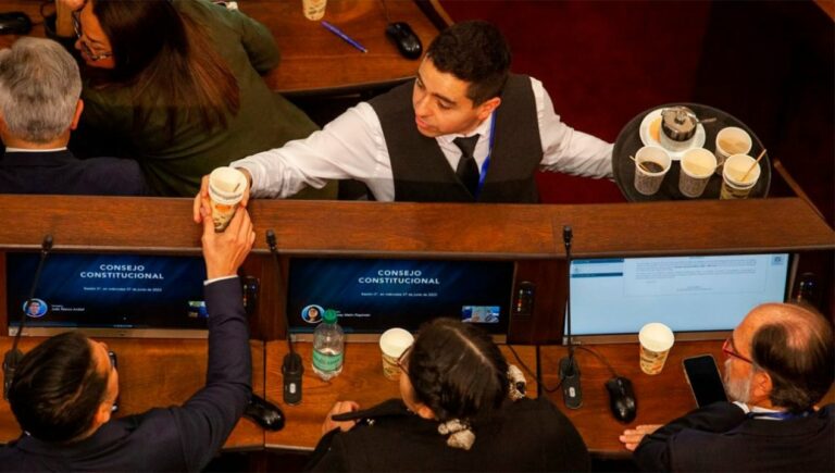 [Podcast] Comentario de Andrés Solimano: Los riesgos económicos de las enmiendas constitucionales de ultraderecha y la tarea de reducir la inflación a nivel global