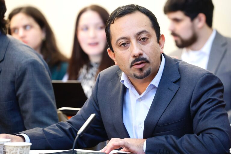 Fernando Viveros por enmiendas y votaciones de la derecha en Consejo Constitucional: “Lo que hacen es defender sus negocios”