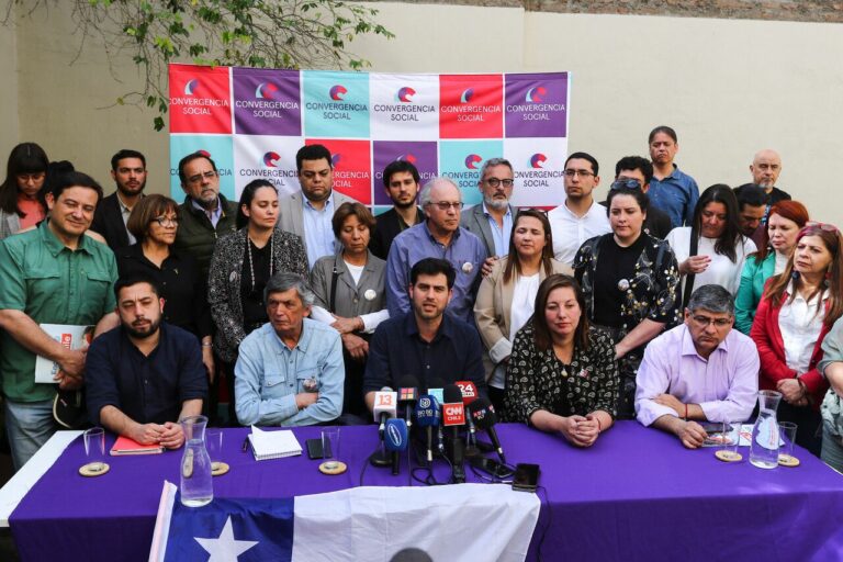 Encuentro oficialista aboga por lista unitaria para elecciones 2024 con DC y postura conjunta sobre plebiscito constitucional