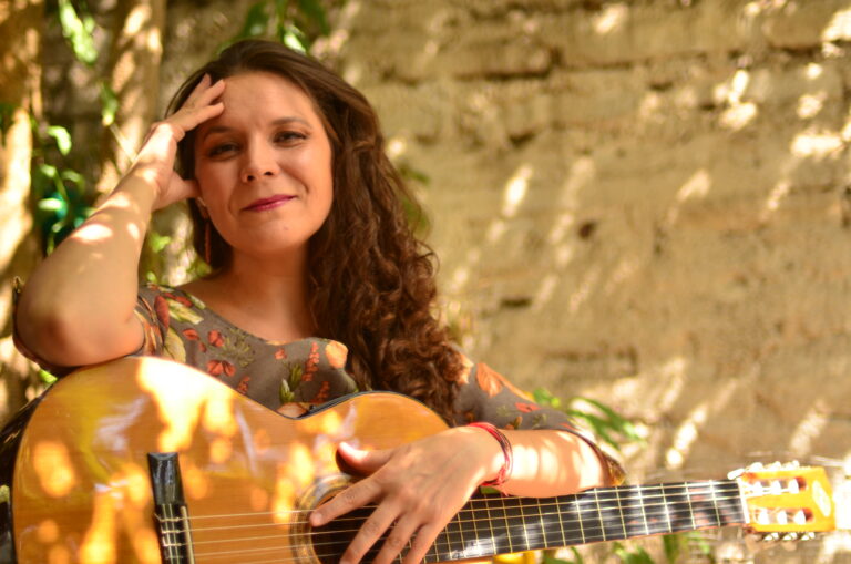 “El cambio y la siete llaves”: el nuevo disco de la cantautora nacional Andrea Andreu
