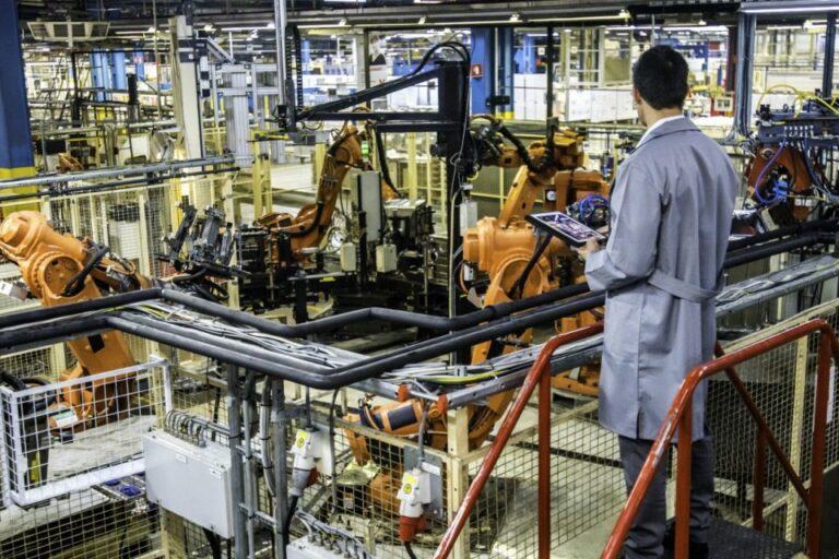 Desarrollo productivo: La gran deuda de la economía chilena post dictadura y la razón de su estancamiento
